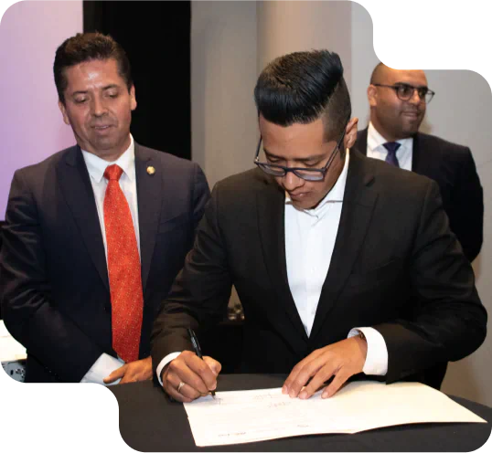 MAGUEYTOKEN ® y VISIT MÉXICO firmaron un convenio en la Guelaguetza 2022 para promover el mezcal internacionalmente y apoyar a los productores locales. VISIT MÉXICO planea campañas culturales y abrir oficinas en España y Japón.